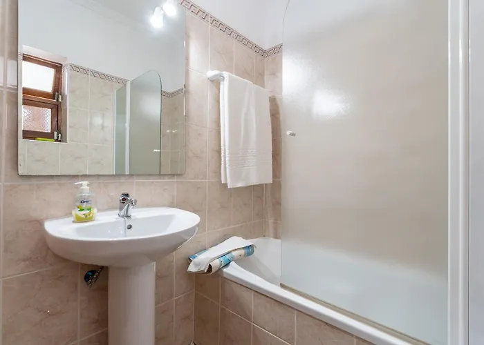 Tenis Mar E Apartment *